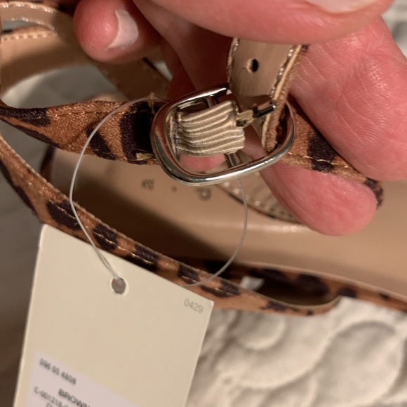 Block heel sandals NWT - Picture 11 of 11